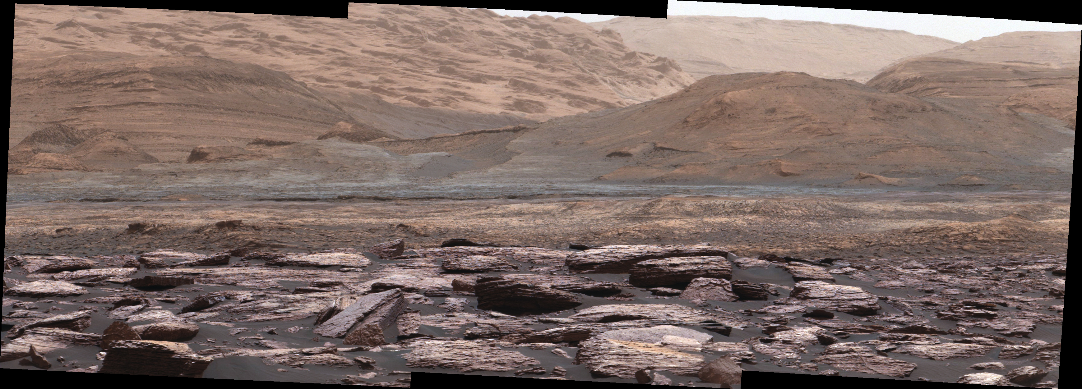NASA's Curiosity Rover Spots Purple Rocks on Mars